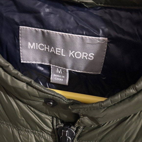 🔥 SALE!!! Michael Kors Olive Green Puffer Jacket - Medium - Picture 2 of 3